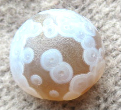阿拉善戈壁奇石、天然精品套色花点花眼眼睛玛瑙椭圆珠—精巧的8